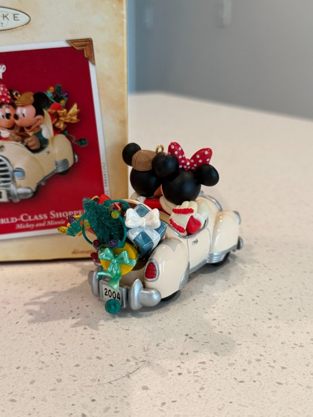 Hallmark Disney Ornament World-Class Shoppers Mickey & Minnie 2004 - Picture 4 of 4